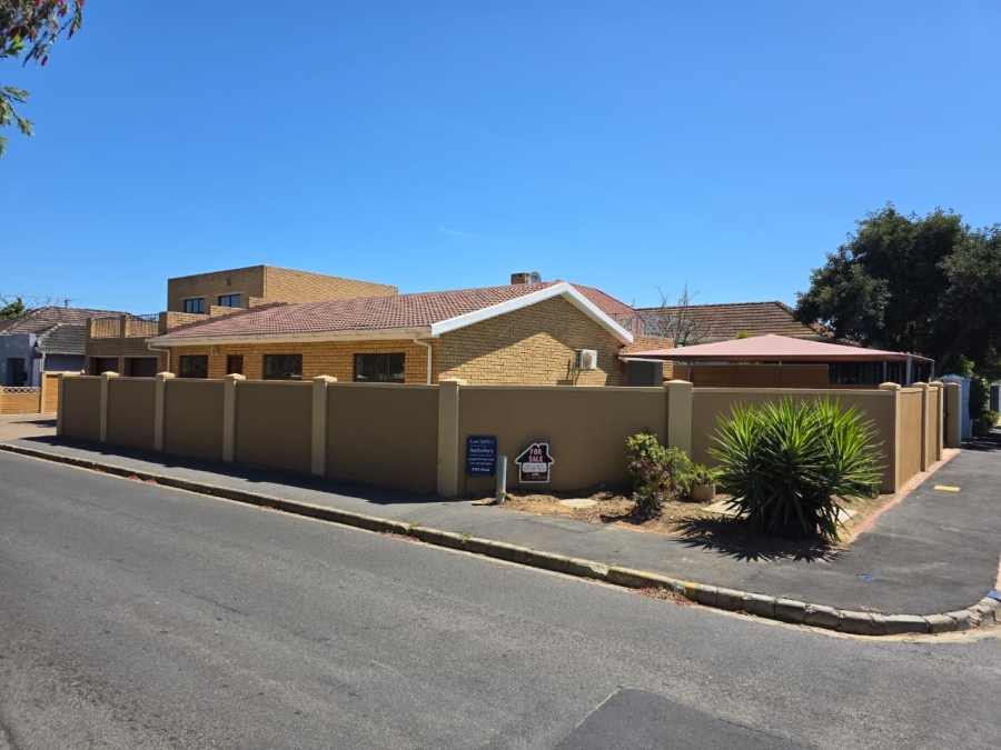 6 Bedroom Property for Sale in Lochnerhof Western Cape
